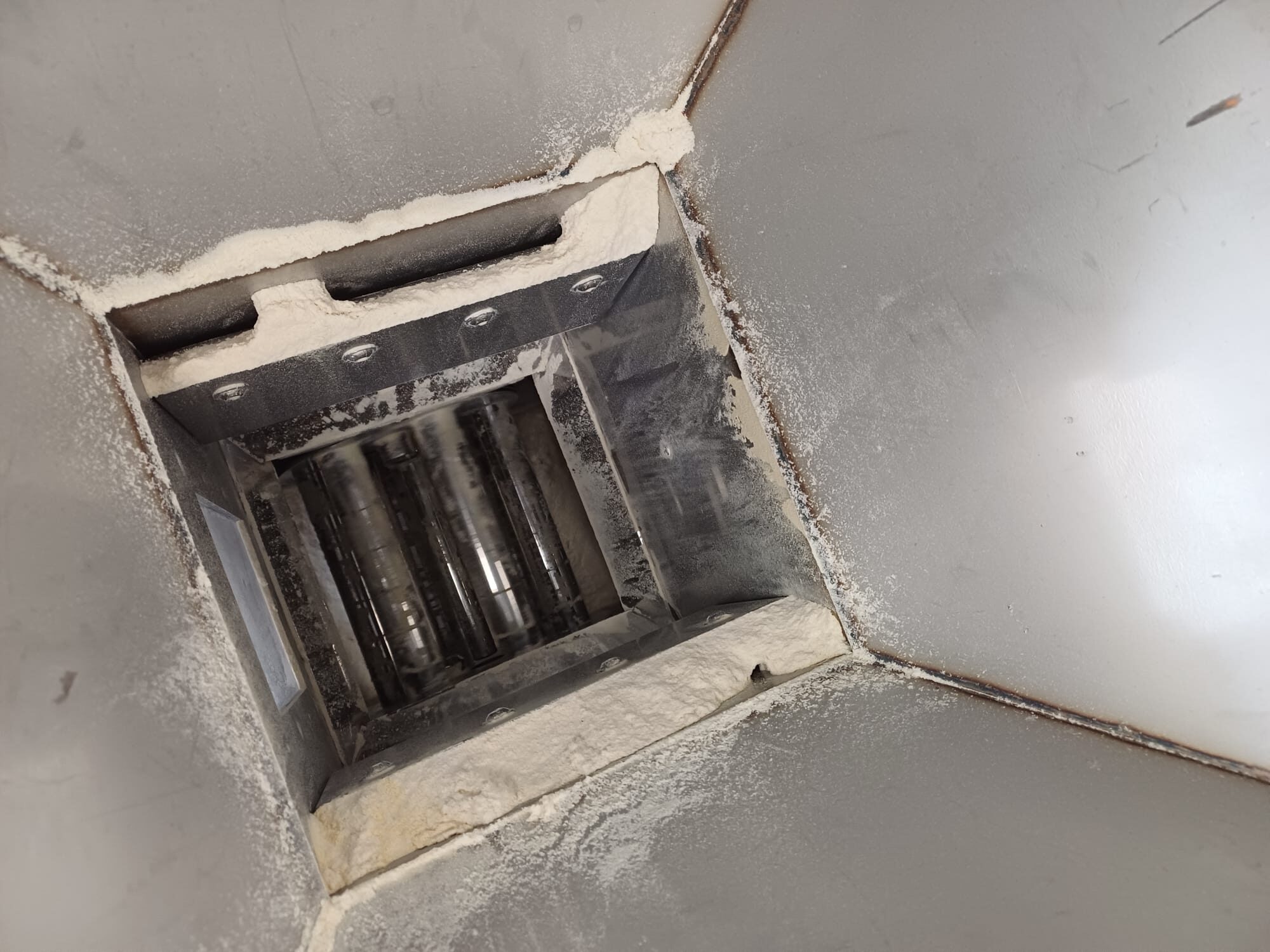 Roterende magneetroosters voor poeders en granulaten