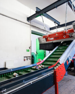 Bovenband magneetscheiders voor diverse industrieën